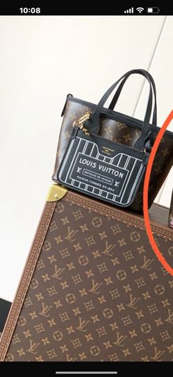 Mini New Design Pieces, 💰🤩 Never worn,  Comes with box  can be wear two way. Hand or crossbody