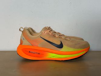 Nike Air Zoom Vomero 18 Orange Chalk Black Volt Sneakers HM6803-700 Men’s Size 10