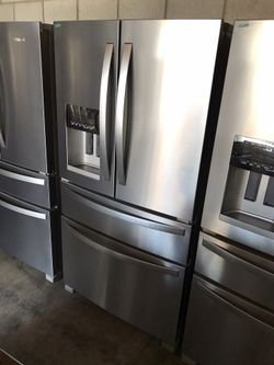 REFRIGERATOR WITH 4 DOORS