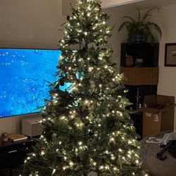 8FT CHRISTMAS TREE WITH LIGHTS