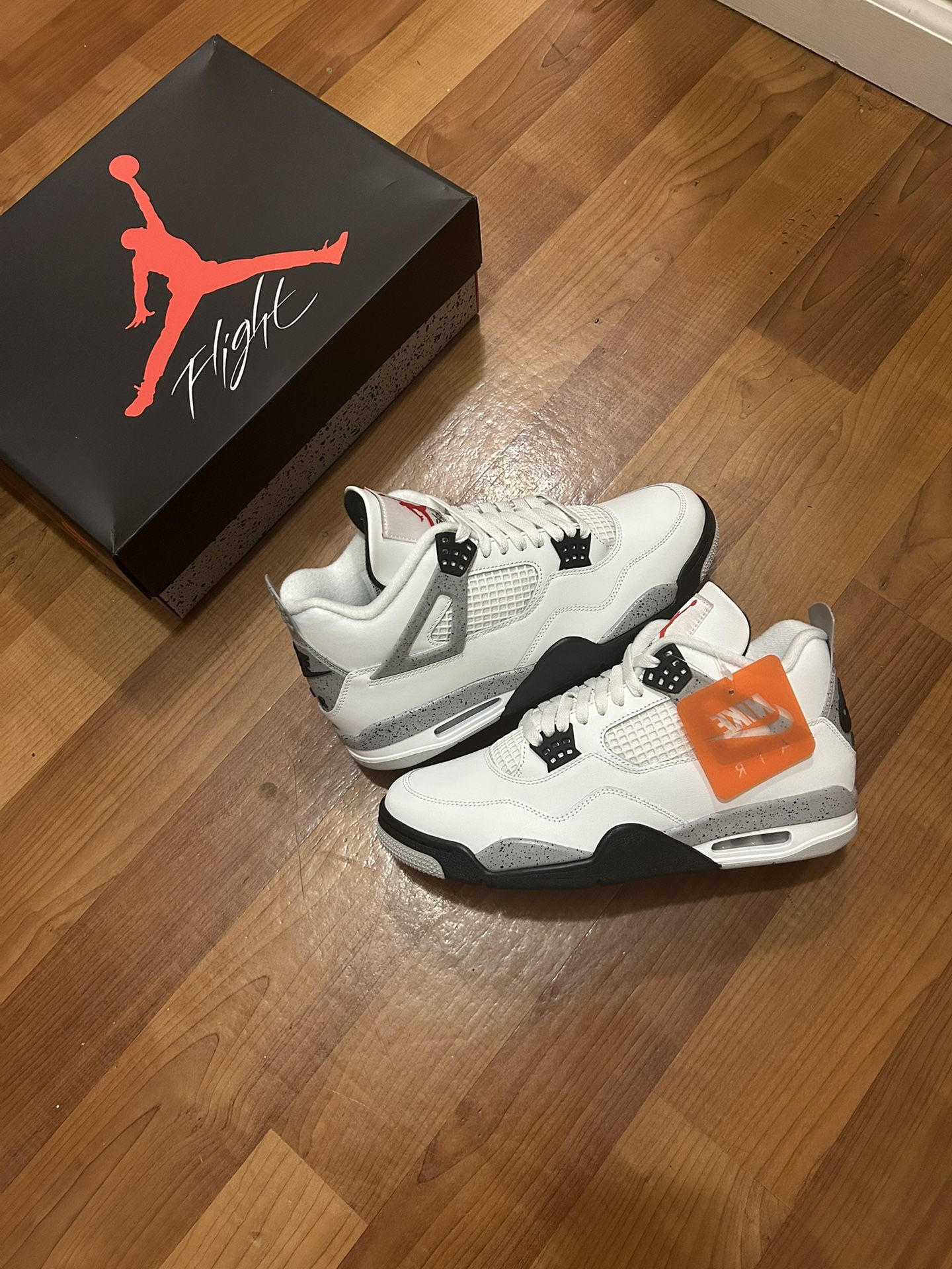 Jordan 4 White Cement 2025 Size 9