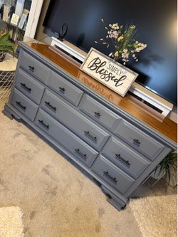 ✨✨GORGEOUS GRAY SOLID WOOD LONG 8 DRAWER DRESSER✨✨