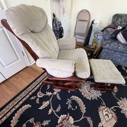 Shermag Nursery Glider Rocker With Matching Glider Ottoman 