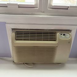 Through the wall air conditioner
