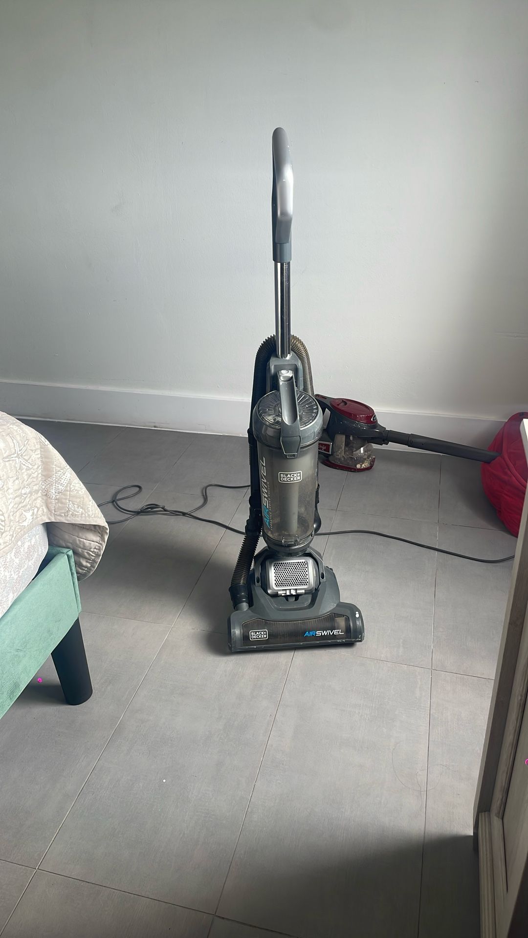Black and decker Airswivel Vacuum