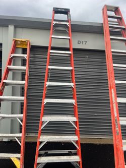 10 ft type IA non-conductive fiberglass ladder