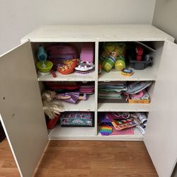 Cupboard With 6 Compartments