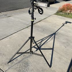 VIDEO & PHOTO LOWEL TOTA LIGHT