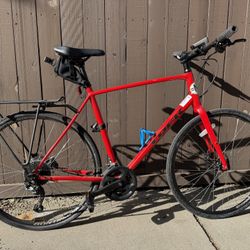 Trek FX2 Hybrid Bike + Helmet + Rack – Excellent Condition