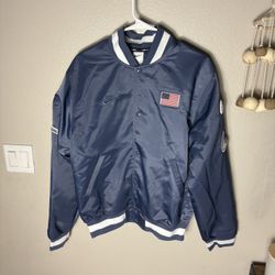 Nike USA Dugout Breaking Satin Snap Jacket Blue Men’s Size Small FN9460-491