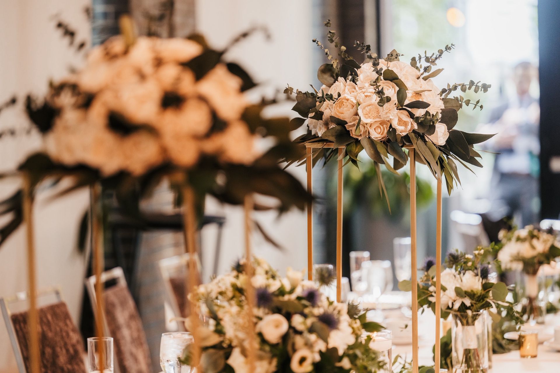 2 Centerpieces & 12 Aisle Decorations