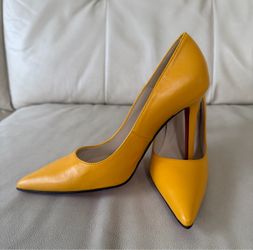 New RENETTI Mustard Yellow Leather Pointed Toe Pumps Stiletto Heels Red Sole Size 37.5 Made in Spain