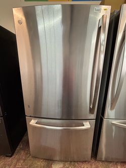 PREOWNED 33” GE BOTTOM FREEZER FRIDGE