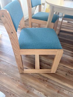 Set of 4 dining chairs