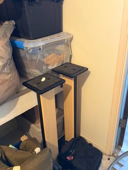 Studio monitor stands