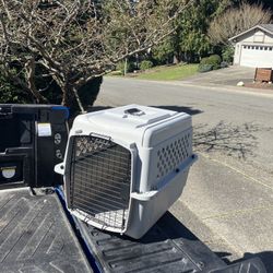 Medium Dog Kennel Crate Carrier Airline Approved like New 28” L by 20” W by 20”