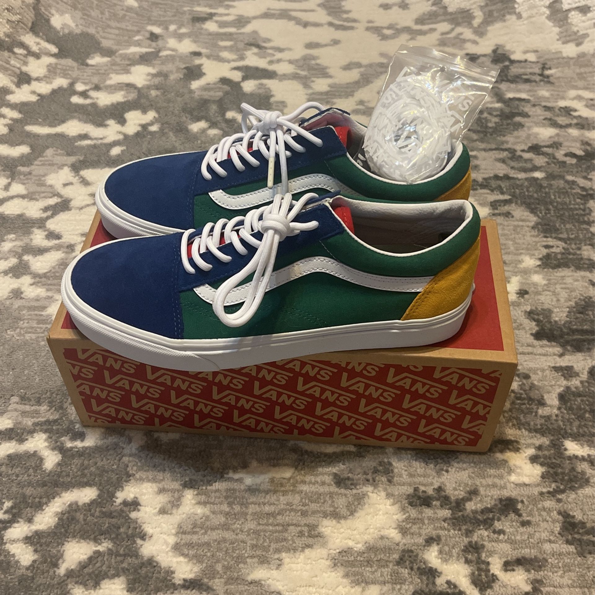 Yacht Club Vans