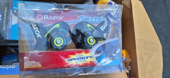 NEW 2 Razor Jetts Heel Wheels SPARKING Shoe Fitting Skates Kids Toy Heelys Sport