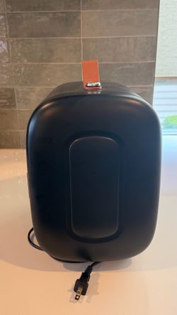 Mini Fridge - 4 liters for soda or makeup