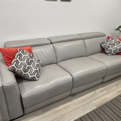 Premium Macy’s Leather Dual Power Recliner Sofa – Like New Comfort!