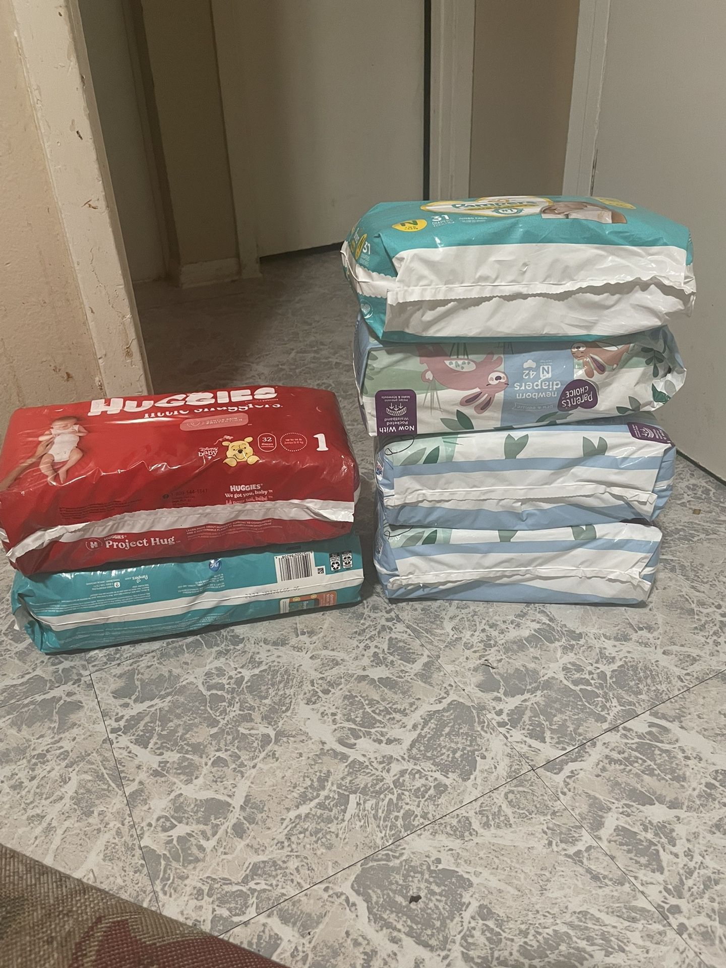 4 Packs Of Newborn &2 Packs Of Size 1