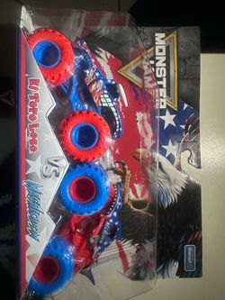 Monster Jam El Toro Loco vs Megalodon and  Monster Jam Grave Digger vs JCB Digger 2-Pack