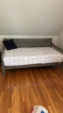 Beautiful wood daybed and twin Lucid mattress