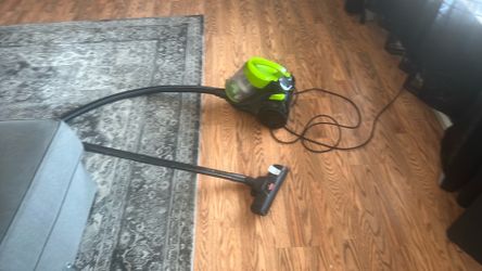 Aspiradora para su casa, en muy buenas condiciones para el piso, alfombra y sillones. Se trabaja bien