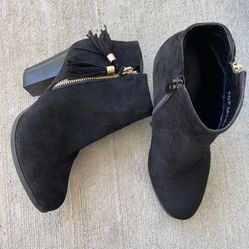 Top Moda Black Side Zip Booties size 6