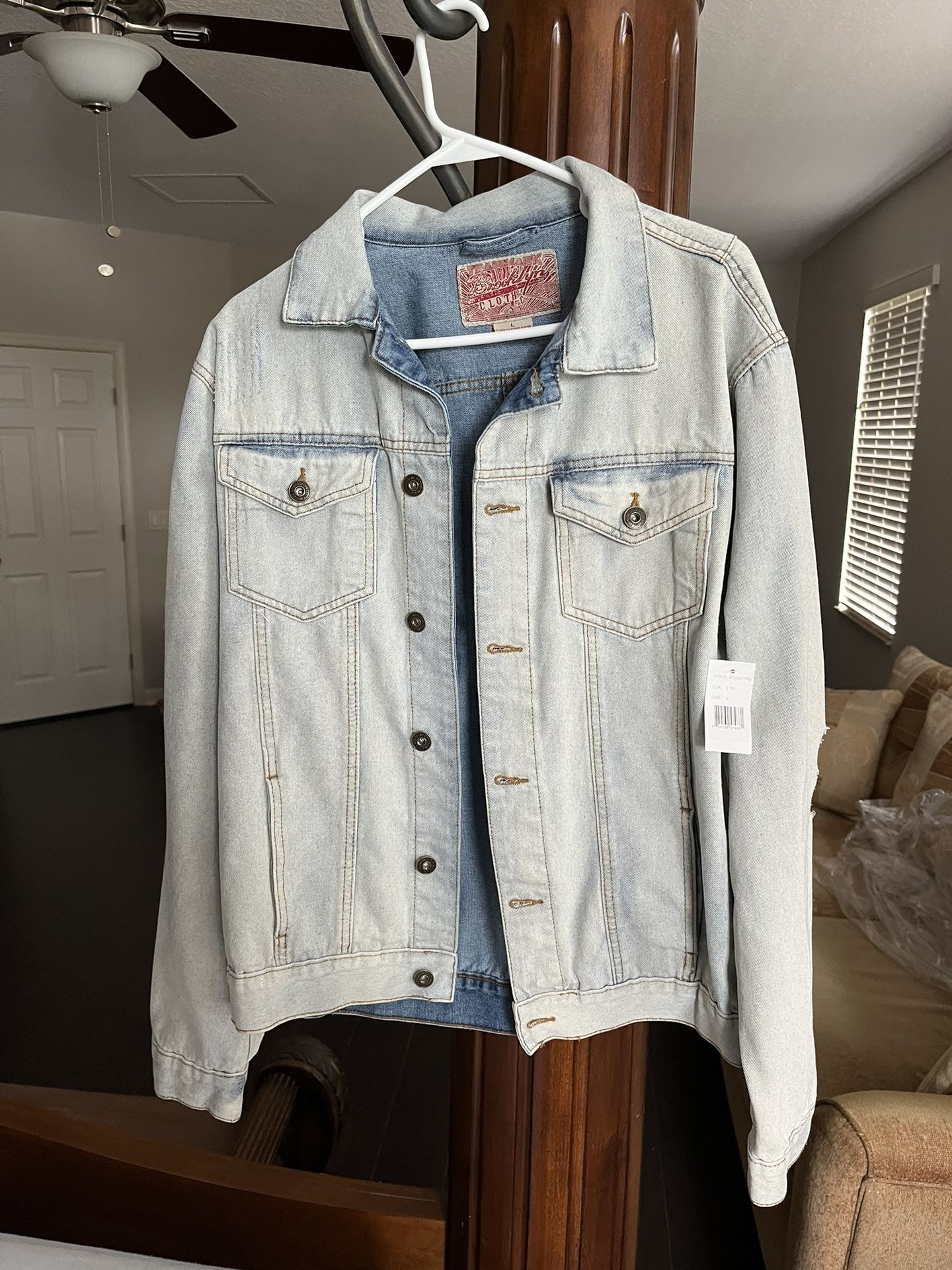 BRAND NEW STYLISH DENIM JACKET SIZE LARGE