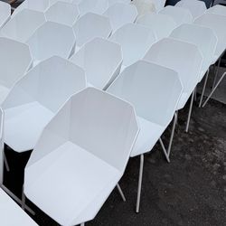 🔥 40 Modern White Chairs – MUST SELL