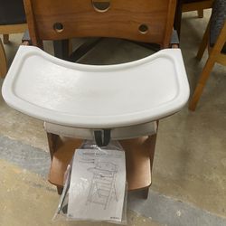 Keekaroo Height Right High Chair With Tray!