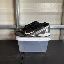 SOCCER CLEATS • LIKE NEW