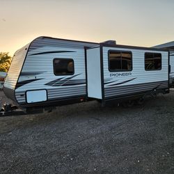 2021 Pioneer 31ft quad bunk trailer high Clearance sleeps 10-12 -