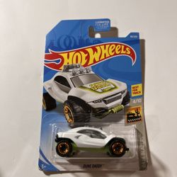 Hot Wheels - 2019 Baja Blazers 4/10 Dune Daddy 90/250 (BBFYF50) Slight Box Damag