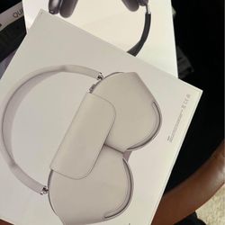 AirPods Max Black Or White