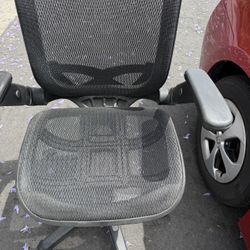 Herman Miller Equvlabt Chairs 