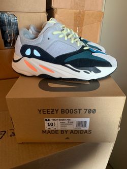 Men's Adidas Yeezy Boost Wave runner 2022 Size 10.5