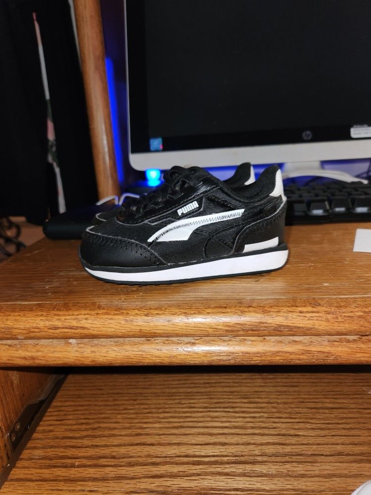 Toddler Black & White Puma Sneakers