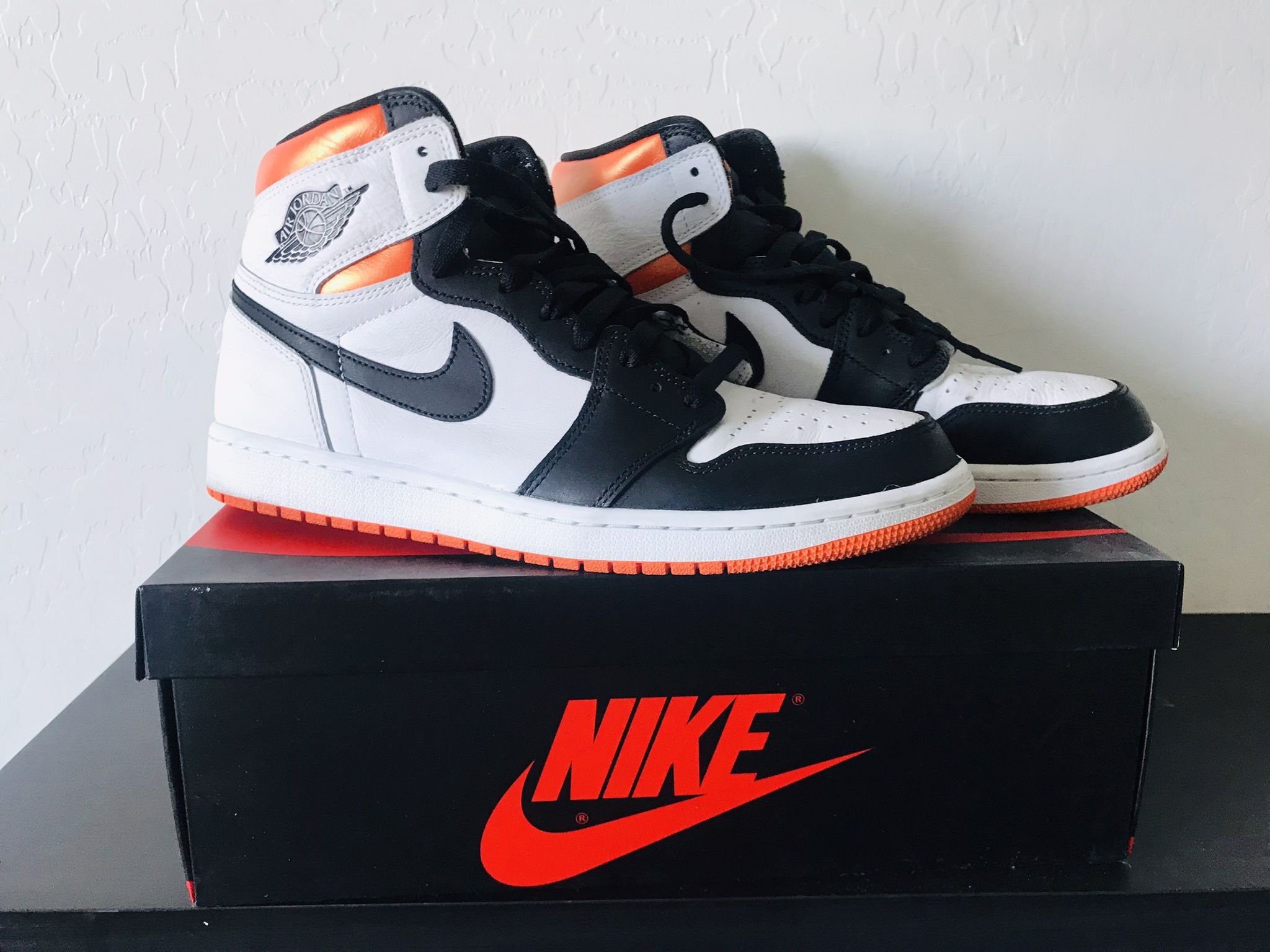 Air Jordan 1 Retro High OG (Mens 10) Size 10 m
