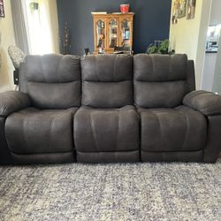 Dual Power Reclining Couch Set 