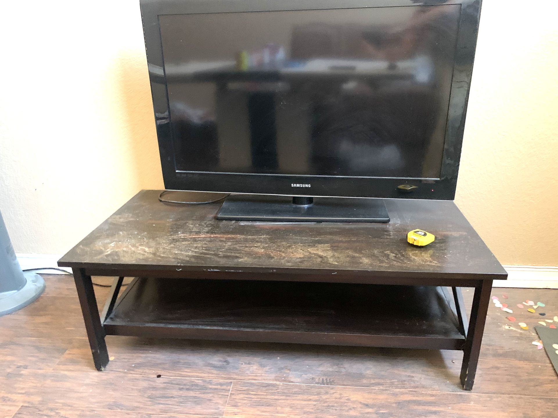 Samsung Tv 40 Inches And Tv Stand 