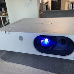 Panasonic Hdmi Projector 4000 Lumens