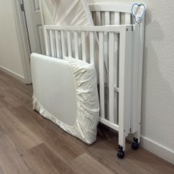 Baby Crib With Small Mattress 