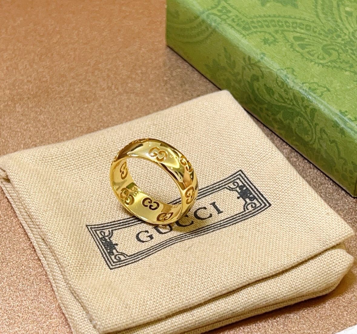 Gucci gold ring