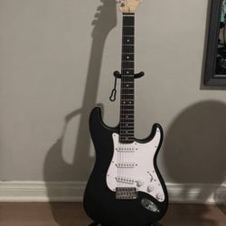 black n white strat with amp/pedal