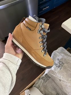 *NEW* Women’s North Face Hiking Boots