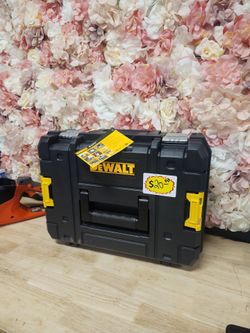 DEWALT
TSTAK II 13 in. Stackable Flat Top Tool Storage Case