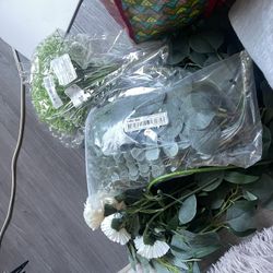 Fake Greenery & Flowers 