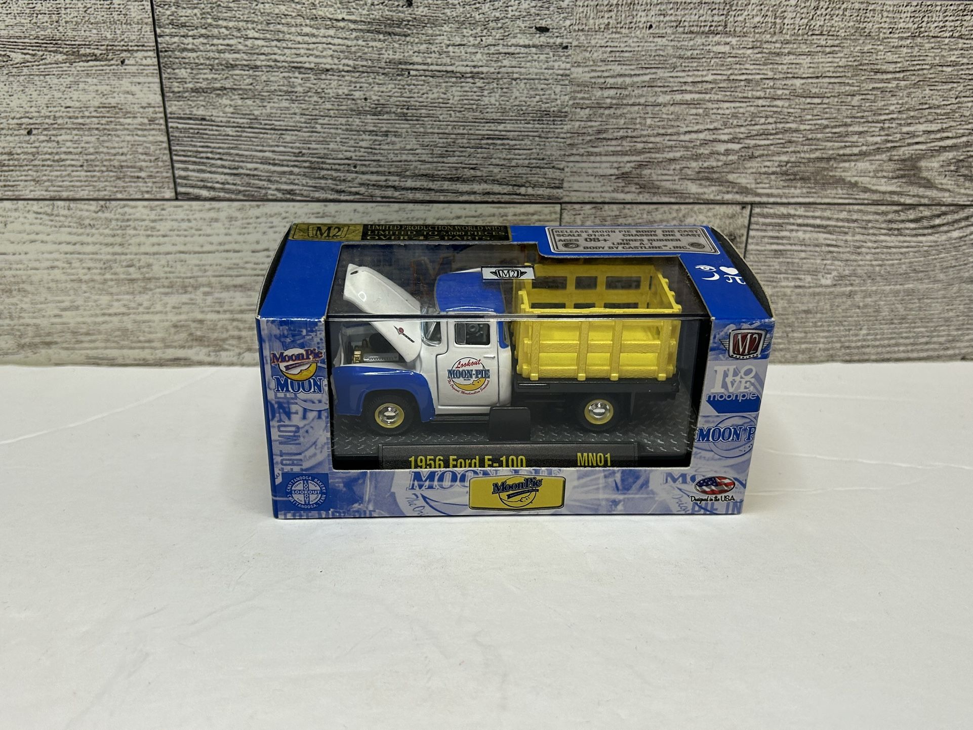 M2 Machines Moon Pie White / Blue ‘1956 Ford F - 100 Truck • Die Cast Metal • Made in China Scale 1:64